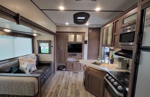 Santa Fe House | Cozy Camper Getaway at the Lake!
