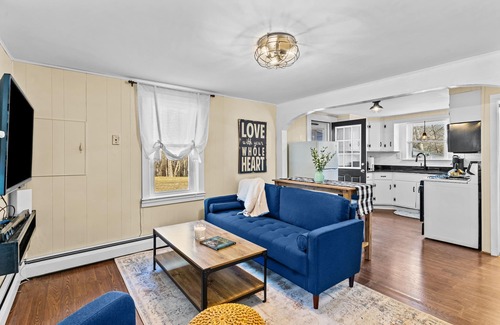 Smithfield House | Cozy Cape in Smithfield