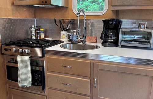 Willseyville House | Cozy caravan in Willseyville with authentic sauna in bucolic setting