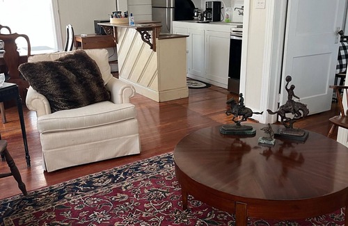 Marlin House | Cozy Carriage House Apartment at Three Oaks