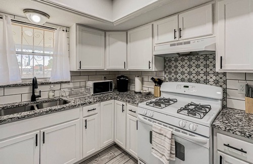 Biggs Field House | Cozy Casita in El Paso Near Airport