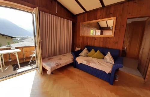 Goldswil Apartment | Cozy Chalet by Interlaken. Parking