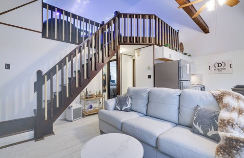 Tobyhanna Ski Chalet | Cozy Chalet/Firepit/Game Loft/Pool Table