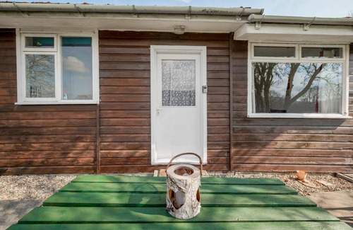 Contin Ski Chalet | Cozy Chalet in Strathpeffer Highlands river views