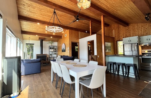 St-Aubert Ski Chalet | Cozy chalet. Lakeside. Spa.