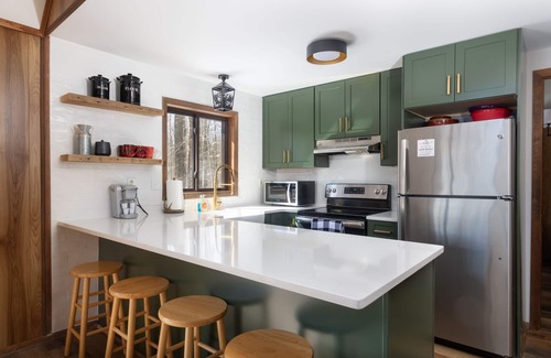 Pocono Lake Ski Chalet | Cozy Chalet Nestled in the Woods by Arrowhead Lake