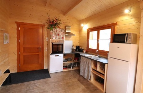 Velzic Cottage | Cozy chalet with wifi, parking and pets allowed