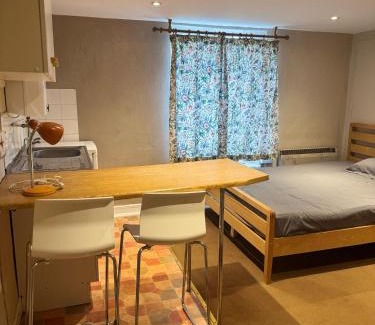 Amesbury House | Cozy Chamber and hall