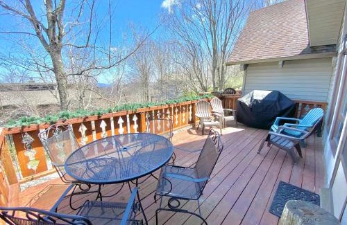 Beech Mountain Ski Chalet | Cozy Charming Ski Chalet Sleeps 11