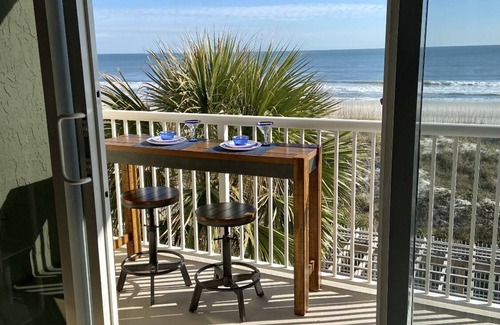 Jacksonville Beach Condo | Cozy & Cheerful Oceanfront 2-bedroom condo w/pool