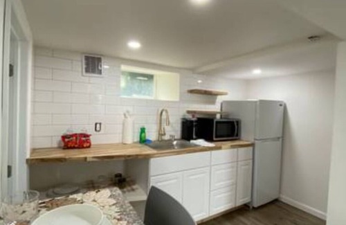 Downtown Apartment | Cozy & Chic 1-bedroom Downtown Stamford nPet Friendly