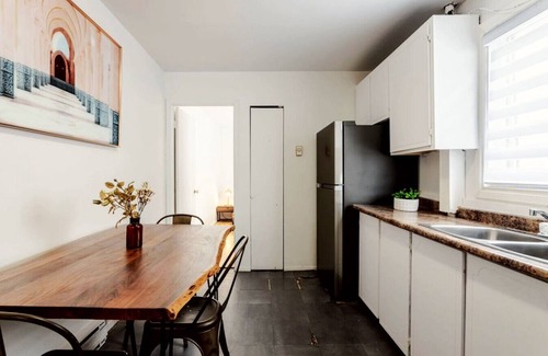 Mile End Apartment | Cozy-Chic Plateau Escape|Mont-Royal Fun
