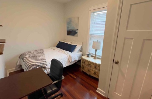 Bridgeport Apartment | Cozy Chicago Apartment next to the River