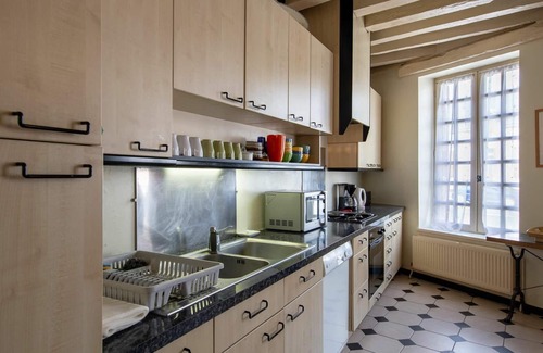 Bellegarde-du-Loiret Cottage | Cozy City Cottage with Garden, Fireplace & Ping-Pong near Bellegarde Château