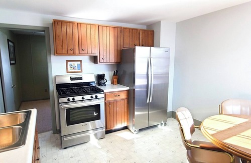 Escanaba Apartment | Cozy & Clean Loft Near Lake Michigan – Ideal for Work & Play!
