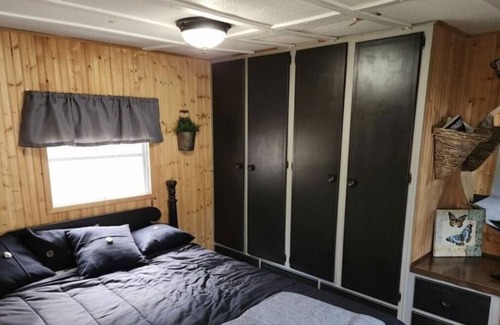 Clintonville Cabin | Cozy Cloverleaf Chain Lakes Rental