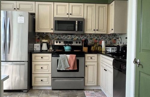 Norfolk - Virginia Beach House | Cozy Coastal VB Townhome 15 mins from Oceanfront with 8-ft Fence and Beach Gear!