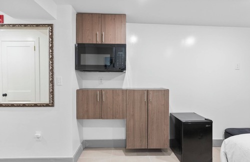 Wynnefield Apartment | Cozy Comfortable and Quiet Queen Suite