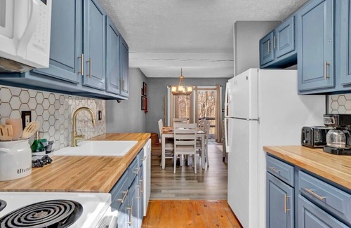 White Haven House | Cozy & Comfy | Steps to Jack Frost Skiing & Golf