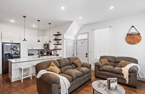 Walnut Hills Condo | Cozy Condo <10min to Downtown, Events, Biz District, Universities, Hospitals