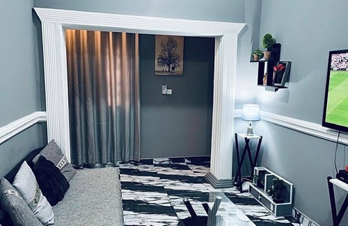 Osu Klottey Apartment | Cozy Condo at Comm 20 Spintec - Accra