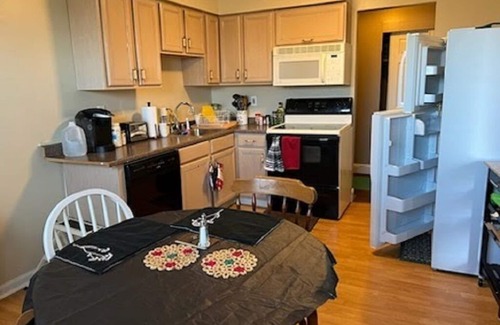 Keansburg Condo | Cozy condo at the Raritan Bay/Jersey Shore - Bus to NYC at corner