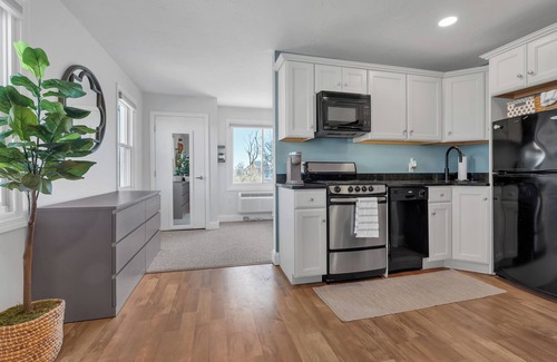 Ocean Bluff-Brant Rock Condo | Cozy condo in charming Marshfield few minute walk to the beach!