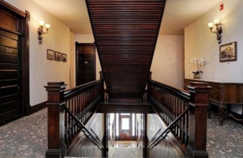 Salida House | Cozy Condo In The Historic Palace Hotel, Downtown