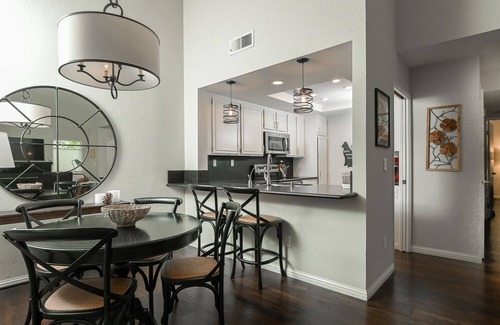 Willow Glen Condo | Cozy condo near downtown Campbell - like a birdhouse!