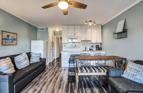 Folly Field Condo | Cozy condo with balcony, pools, shared tennis and internet