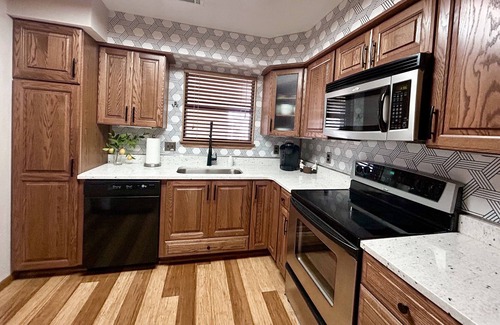 Table Rock Condo | Cozy Condo with Lake View and Golf. Short walk and quicker drive to amenities!