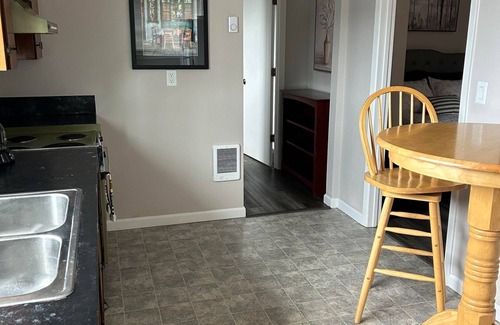 Dallas Apartment | Cozy Convenience, walking distance to nearly everything. Pet-Friendly!