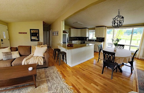 Thurston Other | Cozy & convenient to McKenzie River 20 min to Eugene 2/bed 2/bath Sleeps 4+ Pets