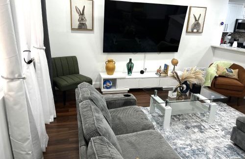 Miramar House | Cozy Corner Retreat