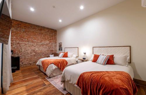 Versailles Hotel | Cozy Corner - Room 5