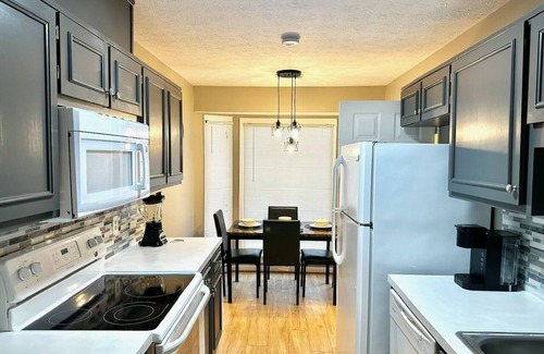 Columbus House | Cozy Corner Townhome