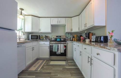 Groton House | Cozy Costal Retreat in the heart of Groton's charming beach community,