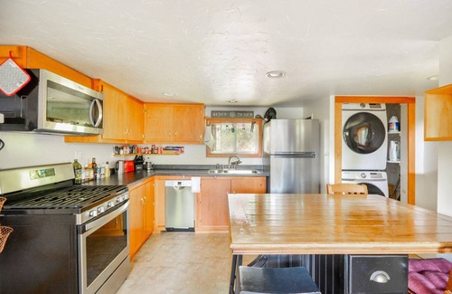 Woods Hole Cottage | Cozy Cottage 1/2 mile to Woods Hole village