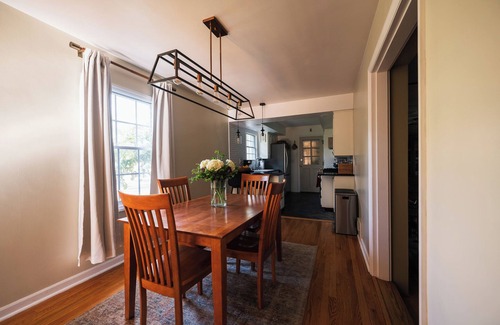 South Bend House | Cozy Cottage 1 Mile From Campus