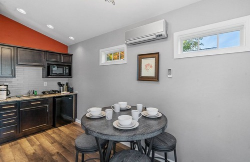 Queensbury Cottage | Cozy Cottage at Lake George Campsites!