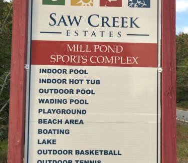 Bushkill Ski Chalet | Cozy Cottage at Saw Creek