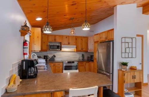 Tiny Cottage | cozy cottage by Georgian Bay & sandy beach
