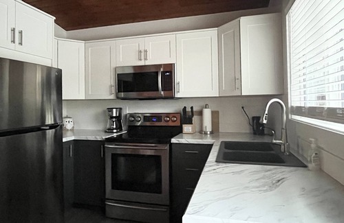 Sylvan Lake Cabin | Cozy Cottage Close to Public Beach