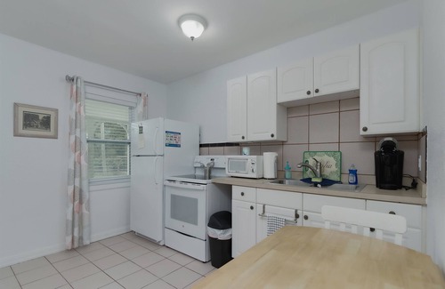 Downtown Dunedin Cottage | Cozy Cottage Downtown + near Waterfront