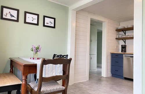 Riverfront House | Cozy Cottage Downtown