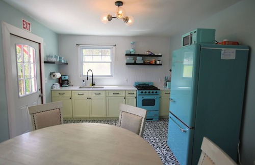 Liberty House | Cozy Cottage House - Pool & Hot Tub