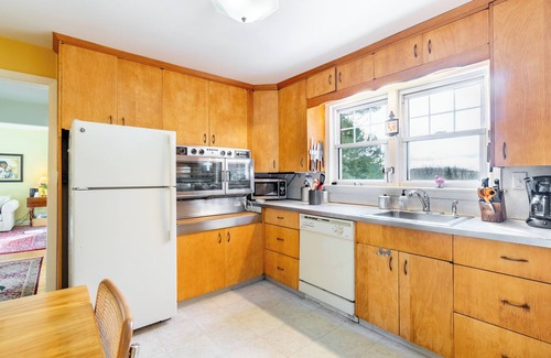 Lanesborough House | Cozy Cottage in Berkshires: Minutes to Jiminy Peak