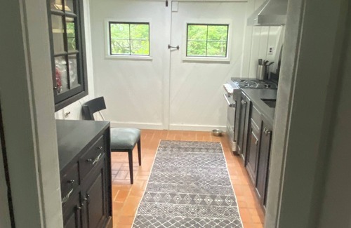 Scotts Corners Cottage | Cozy cottage in charming Pound Ridge with WiFi, AC