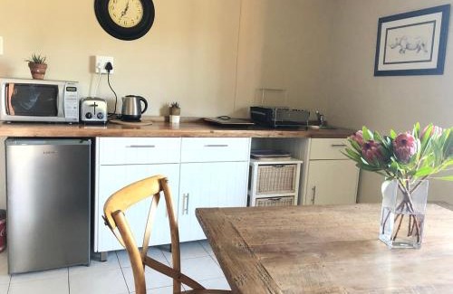 Winston Park Apartment | Cozy Cottage in Peaceful Winston Park