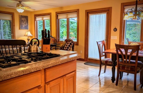 Brainard Cottage | Cozy Cottage in the Woods